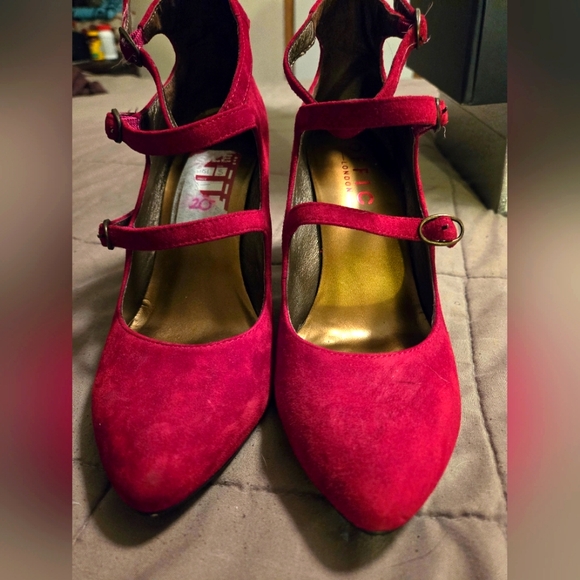 Women's 7.5 strappy heels - Picture 1 of 8